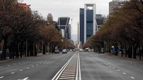 El Paseo de la Castellana con muy poco tráfico. / EFE El Paseo de la Castellana con muy poco tráfico. / EFE