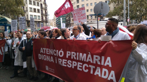 Metges de Catalunya protesten durant la vaga dels treballadors d'atenció primària i metges contra la saturació de feina. @metgescatalunya Metges de Catalunya protesten durant la vaga dels treballadors d'atenció primària i metges contra la saturació de feina. @metgescatalunya