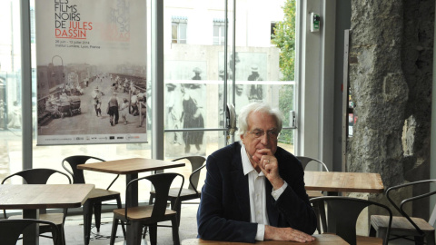 El director Bertrand Tavernier en la cafetería del Institut Lumière