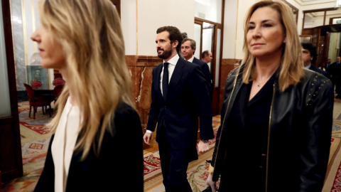 El líder del PP, Pablo Casado, a su salida del pleno celebrado en el Congreso de los Diputados para aprobar una nueva prórroga del estado de alarma. EFE/Mariscal El líder del PP, Pablo Casado, a su salida del pleno celebrado en el Congreso de los Diputados para aprobar una nueva prórroga del estado de alarma. EFE/Mariscal