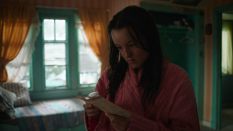 El personaje de Ellie descubre qué es una copa menstrual El personaje de Ellie descubre qué es una copa menstrual