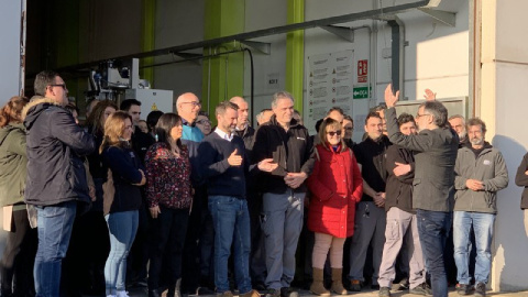 Jordi Cuixart durant l'arribada a l'empresa de Sentmenat durant la rebuda dels treballadors. Marià de Delàs Jordi Cuixart durant l'arribada a l'empresa de Sentmenat durant la rebuda dels treballadors. Marià de Delàs