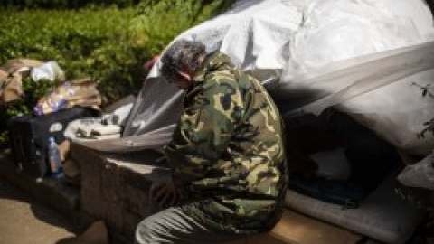 La Policía denuncia a una persona sin hogar pese a que los recursos de Madrid están llenos y no tiene donde ir La Policía denuncia a una persona sin hogar pese a que los recursos de Madrid están llenos y no tiene donde ir