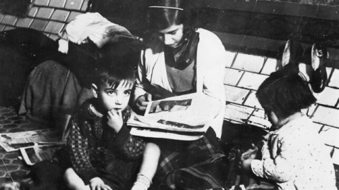 Niños refugiados en el Metro de Madrid durante la guerra civil.- FUNDACIÓN F. LARGO CABALLERO