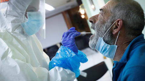 Sanitarios de DYA Gipuzkoa en colaboración con Osakidetza y el departamento de Agricultura, Pesca y Política Alimentaria del Gobierno Vasco, han realizado este viernes el test de coronavirus a los pescadores que vayan a faenar estos días en la costera Sanitarios de DYA Gipuzkoa en colaboración con Osakidetza y el departamento de Agricultura, Pesca y Política Alimentaria del Gobierno Vasco, han realizado este viernes el test de coronavirus a los pescadores que vayan a faenar estos días en la costera