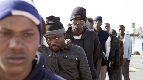 Los 33 inmigrantes de origen subsahariano, entre ellos seis mujeres, que han sido rescatados de una patera esta mañana por efectivos de Salvamento Marítimo a 40 millas al sudeste de Motril, han llegado en buenas condiciones de salud al puerto de Motril Los 33 inmigrantes de origen subsahariano, entre ellos seis mujeres, que han sido rescatados de una patera esta mañana por efectivos de Salvamento Marítimo a 40 millas al sudeste de Motril, han llegado en buenas condiciones de salud al puerto de Motril