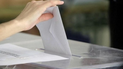 Imagen de archivo de una urna electoral | EFE Imagen de archivo de una urna electoral | EFE