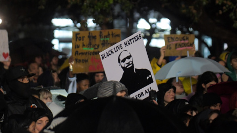 01/06/2020 - Miles de personas se suman en Nueva Zelanda a las protestas por el asesinato de George Floyd. / AFP - DAVID LINTOTT 01/06/2020 - Miles de personas se suman en Nueva Zelanda a las protestas por el asesinato de George Floyd. / AFP - DAVID LINTOTT