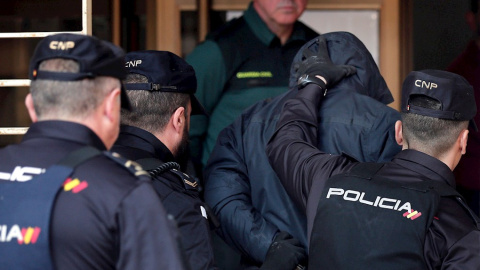 El autor confeso del crimen de Manuel, Jorge Ignacio P. llega este martes a los juzgados. EFE El autor confeso del crimen de Manuel, Jorge Ignacio P. llega este martes a los juzgados. EFE