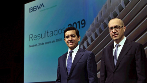 El presidente del BBVA, Carlos Torres, y el consejero delegado, Onur Genç, en la presentación de resultados de la entidad en 2019. EFE El presidente del BBVA, Carlos Torres, y el consejero delegado, Onur Genç, en la presentación de resultados de la entidad en 2019. EFE