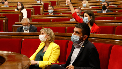 Els consellers Alba Vergés (Salut) i Chakir el Homrani (Treball i Afers Socials) durant el ple dedicat a les residències. ACN Els consellers Alba Vergés (Salut) i Chakir el Homrani (Treball i Afers Socials) durant el ple dedicat a les residències. ACN