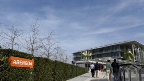 Abengoa firma un nuevo acuerdo de reestructuración financiera y prevé emitir convertibles por 1.423 millones Abengoa firma un nuevo acuerdo de reestructuración financiera y prevé emitir convertibles por 1.423 millones