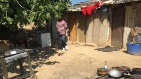 Nova campanya de la fruita amb més d'un centenar de temporers dormint al carrer Nova campanya de la fruita amb més d'un centenar de temporers dormint al carrer