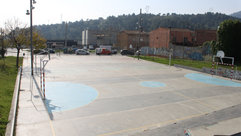 Pista d'esports completament buida. M. FONT Pista d'esports completament buida. M. FONT