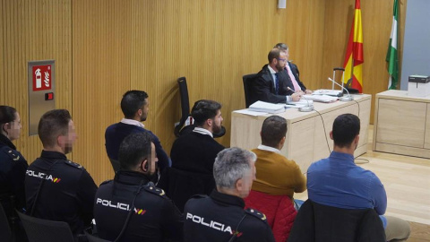 Los miembros de La Manada (izq a dcha), Manuel Guerrero, Jesús Escudero, José Ángel Prenda y Alfonso Jesús Cabezuelo, sentados en la sala de la Audiencia de Córdoba donde se celebra el tercer día de juicio acusados de abusar de una chica en Pozoblan Los miembros de La Manada (izq a dcha), Manuel Guerrero, Jesús Escudero, José Ángel Prenda y Alfonso Jesús Cabezuelo, sentados en la sala de la Audiencia de Córdoba donde se celebra el tercer día de juicio acusados de abusar de una chica en Pozoblan