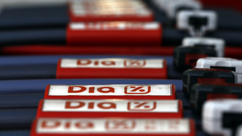 Carritos en una tienda de la cadena Dia. REUTERS Carritos en una tienda de la cadena Dia. REUTERS