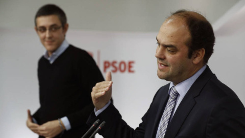 El diputado socialista Eduardo Madina y el economista José Carlos Díez, en una presentación en la sede socialista de Ferraz. EFE El diputado socialista Eduardo Madina y el economista José Carlos Díez, en una presentación en la sede socialista de Ferraz. EFE