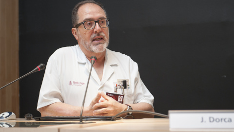 El doctor Jordi Dorca durant una conferència. Hospital de Bellvitge El doctor Jordi Dorca durant una conferència. Hospital de Bellvitge