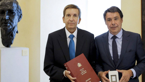 El fiscal Manuel Moix en una foto de archivo junto a Ignacio González / EFE El fiscal Manuel Moix en una foto de archivo junto a Ignacio González / EFE