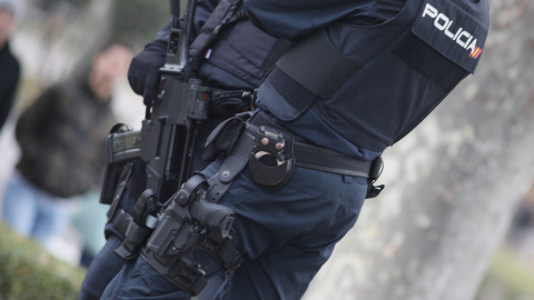 Dos agentes de la Policía Nacional en una calle de Madrid. / Europa Press / Archivo Dos agentes de la Policía Nacional en una calle de Madrid. / Europa Press / Archivo
