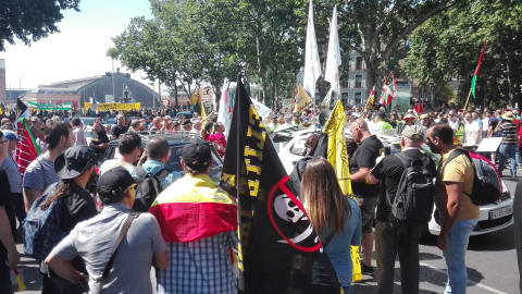 Manifestación del sector del taxi contra Uber y Cabify en Madrid, cerca de la estación de Atocha. EP Manifestación del sector del taxi contra Uber y Cabify en Madrid, cerca de la estación de Atocha. EP