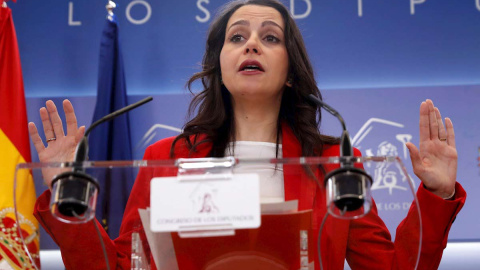 Inés Arrimadas comparece ante los medios de comunicación en el Congreso. (J.J. GUILLÉN | EFE) Inés Arrimadas comparece ante los medios de comunicación en el Congreso. (J.J. GUILLÉN | EFE)