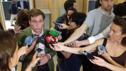 José Luis Martínez-Almeida, portavoz municipal del PP en Madrid, atiende a los medios de comunicación. | EP José Luis Martínez-Almeida, portavoz municipal del PP en Madrid, atiende a los medios de comunicación. | EP