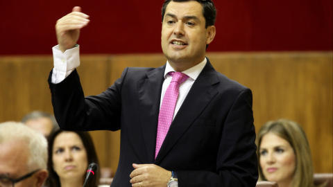 Juan Manuel Moreno Bonilla, portavoz del Grupo Popular, formula su pregunta a la presidenta en la sesión de control de este jueves. PARLAMENTO DE ANDALUCÍA Juan Manuel Moreno Bonilla, portavoz del Grupo Popular, formula su pregunta a la presidenta en la sesión de control de este jueves. PARLAMENTO DE ANDALUCÍA