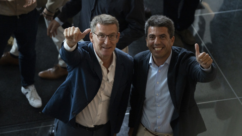 El presidente del Partido Popular, Alberto Núñez Feijóo (i), y el presidente del PP de la Comunitat Valenciana, Carlos Mazón (d), que gobernará con Vox. FOTO: Jorge Gil / Europa Press Feijóo y Mazón