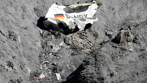 Restos del Airbus A320 de Germanwings en los alpes franceses. /EMMANUEL FOUDROT (REUTERS)
