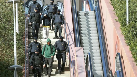 Los Mossos d'Esquadra detienen a varios anarquistas acusados de terrorismo.- EFE Los Mossos d'Esquadra detienen a varios anarquistas acusados de terrorismo.- EFE