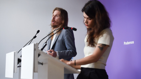 Podemos urge lograr un acuerdo con Sumar (I-D) Los portavoces de Podemos, Pablo Fernández e Isa Serra, ofrecen una rueda de prensa, en la sede de Podemos, a 5 de junio de 2023, en Madrid (España). Gustavo Valiente / Europa Press