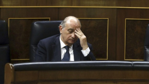 El ministro del Interior, Jorge Fernández Díaz, durante el pleno del Congreso. EFE El ministro del Interior, Jorge Fernández Díaz, durante el pleno del Congreso. EFE