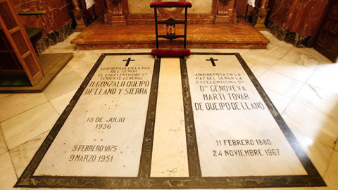 Tumba del general Queipo de Llano, junto a la de su mujer, en la basílica de la Macarena Tumba del general Queipo de Llano, junto a la de su mujer, en la basílica de la Macarena