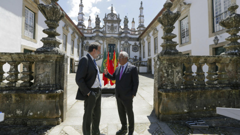 El presidente del Gobierno Mariano Rajoy, y el primer ministro luso, Antonio Acosta, antes de la rueda de prensa tras la XXIX Cumbre Luso-Española, en Vila Real,en Portugal. EFE/Estela Silva El presidente del Gobierno Mariano Rajoy, y el primer ministro luso, Antonio Acosta, antes de la rueda de prensa tras la XXIX Cumbre Luso-Española, en Vila Real,en Portugal. EFE/Estela Silva