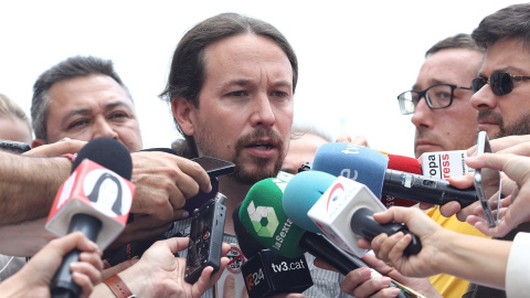Pablo Iglesias responde a los periodistas en el Congreso. Pablo Iglesias responde a los periodistas en el Congreso.