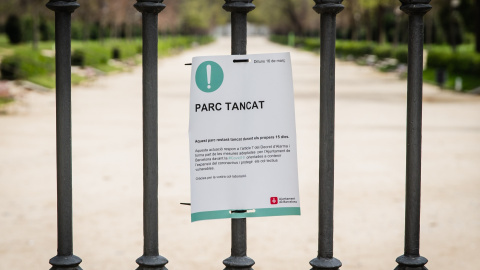 El Parc de la Ciutadella resta tancat, com la resta de parcs i jardins de tot el país. JOEL KASHILA El Parc de la Ciutadella resta tancat, com la resta de parcs i jardins de tot el país. JOEL KASHILA