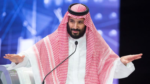 Fotografía cedida por el Palacio Real Saudí, que muestra al príncipe heredero saudí, Mohamed bin Salman, mientras asiste al foro económico Future Investment Initiative (FII) o "Davos del desierto" en Riad, Arabia Saudí, hoy 24 de octubre de 2018. El Fotografía cedida por el Palacio Real Saudí, que muestra al príncipe heredero saudí, Mohamed bin Salman, mientras asiste al foro económico Future Investment Initiative (FII) o "Davos del desierto" en Riad, Arabia Saudí, hoy 24 de octubre de 2018. El