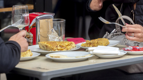 Tortilla de patatas en el restaurante Casa Dani en el Mercado de La Paz, a 3 de abril de 2023, en Madrid (España). Alberto Ortega / Europa Press Tortilla de patatas en el restaurante Casa Dani en el Mercado de La Paz, a 3 de abril de 2023, en Madrid (España). Alberto Ortega / Europa Press