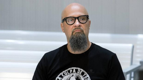 El cantante de Def con Dos, César Strawberry, en el banquillos de los acusados por seis tuits.- EFE El cantante de Def con Dos, César Strawberry, en el banquillos de los acusados por seis tuits.- EFE