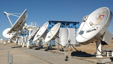 Conjunto de antenas parabólicas del centro de control de satélites de Hispasat. EFE Conjunto de antenas parabólicas del centro de control de satélites de Hispasat. EFE