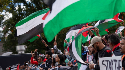 Una manifestación por Palestina organizada por musulmanes estadounidenses pidiendo un alto el fuego en Gaza, en Washington, EEUU, a 21 de octubre de 2023. — Bonnie Cash /REUTERS Una manifestación organizada por musulmanes estadounidenses por Palestina pidiendo un alto el fuego en Gaza, en Washington, EEUU, a 21 de octubre de 2023.