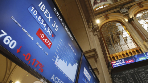 Panel informativo de la Bolsa de Madrid. EFE/Fernando Alvarado Panel informativo de la Bolsa de Madrid. EFE/Fernando Alvarado