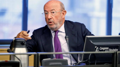 El expresidente del Banco Popular Emilio Saracho durante su comparecencia ante la Comisión del Congreso que investiga la crisis financiera y el rescate bancario. (EMILIO NARANJO | EFE) El expresidente del Banco Popular Emilio Saracho durante su comparecencia ante la Comisión del Congreso que investiga la crisis financiera y el rescate bancario. (EMILIO NARANJO | EFE)