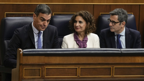 El presidente del gobierno, Pedro Sánchez y los ministros María Jesús Montero y Félix Bolaños en el pleno extraordinario del Congreso de los Diputados que debatió la ley de amnistía. EFE/ Borja Sánchez-Trillo El presidente del gobierno, Pedro Sánchez y los ministros María Jesús Montero y Félix Bolaños en el pleno extraordinario del Congreso de los Diputados que debatió la ley de amnistía. EFE/ Borja Sánchez-Trillo