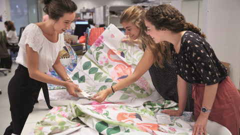 Empleadas de El Corte Inglés, durante un taller de formación. Empleadas de El Corte Inglés, durante un taller de formación.