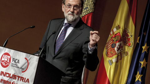 El presidente del Gobierno, Mariano Rajoy, durante su intervención en la clausura de la jornada organizada por UGT "La industria en Castilla y León. Implicación a nivel nacional. Reflexiones", hoy en Burgos. EFE/Santi Otero El presidente del Gobierno, Mariano Rajoy, durante su intervención en la clausura de la jornada organizada por UGT "La industria en Castilla y León. Implicación a nivel nacional. Reflexiones", hoy en Burgos. EFE/Santi Otero