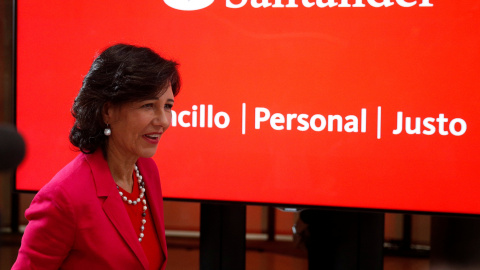 La presidenta de Banco Santander, Ana P. Botin, a su llegada a la rueda de prensa en la que ha anunciado la compra por un euro del Banco Popular. REUTERS/Juan Medina La presidenta de Banco Santander, Ana P. Botin, a su llegada a la rueda de prensa en la que ha anunciado la compra por un euro del Banco Popular. REUTERS/Juan Medina