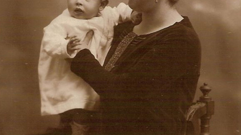 Urania Mella y su hijo, Raúl Solleiro Mella. / NOMES E VOCES Urania Mella y su hijo, Raúl Solleiro Mella. / NOMES E VOCES