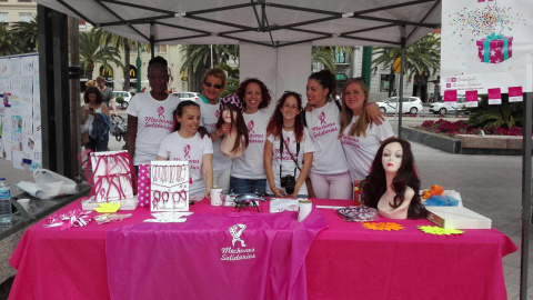 Stand de Mechones Solidarios Stand de Mechones Solidarios